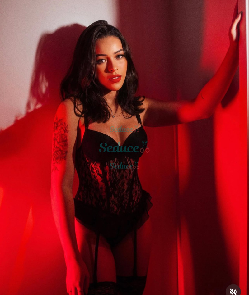 Photo escort girl Maxine: the best escort service