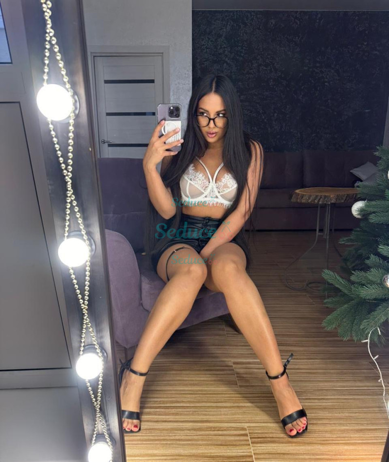 Photo escort girl Karina: the best escort service