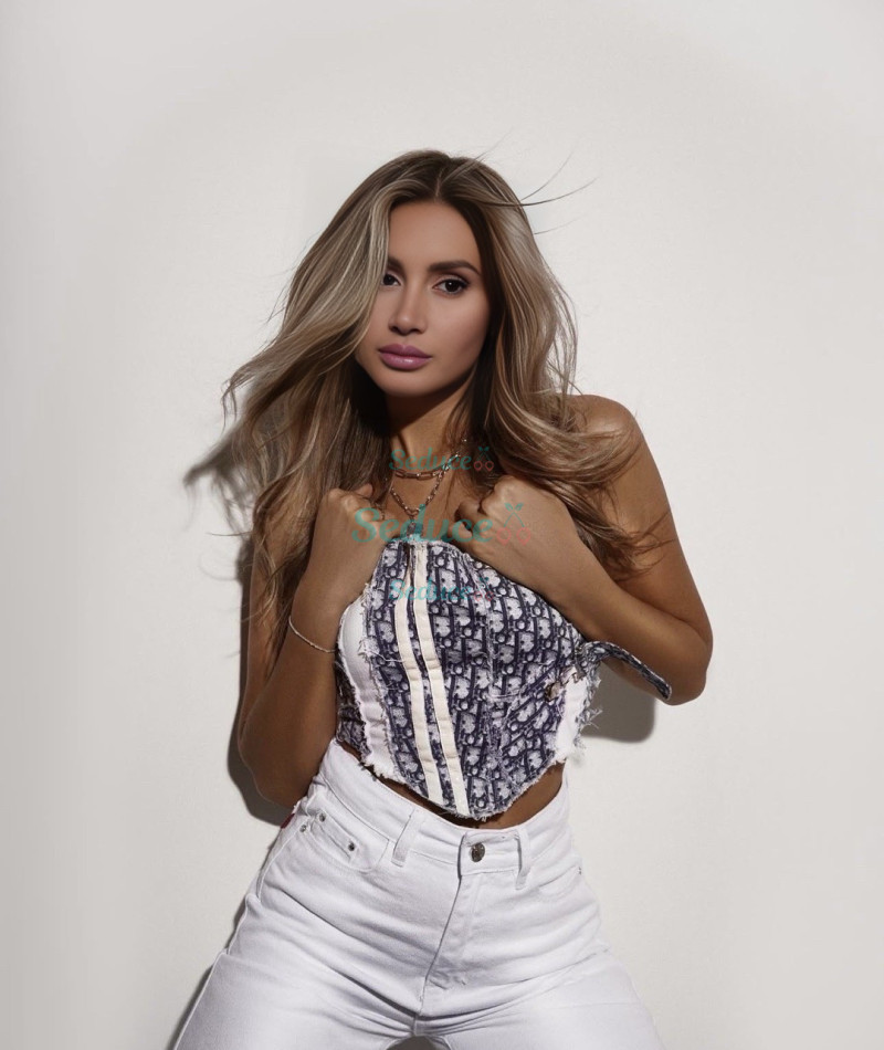 Photo escort girl Darina: the best escort service