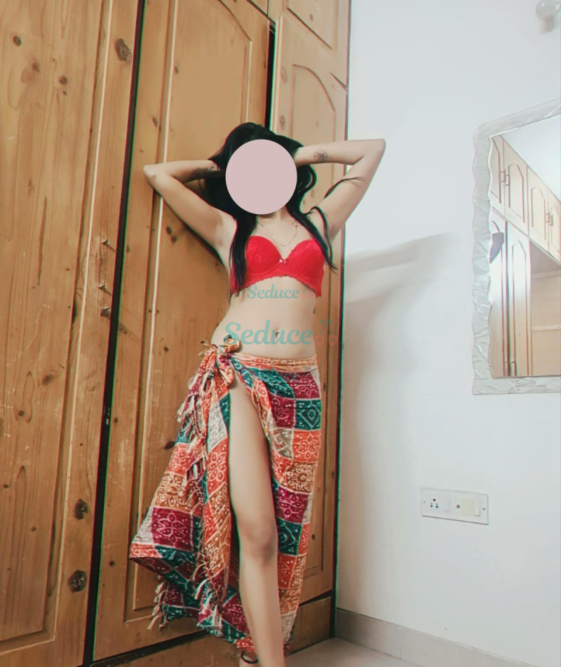 Photo escort girl Reena: the best escort service