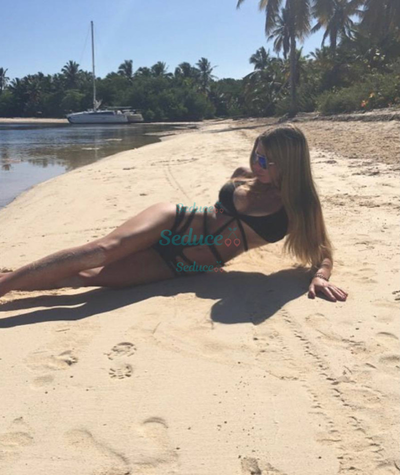 Photo escort girl Karolina: the best escort service