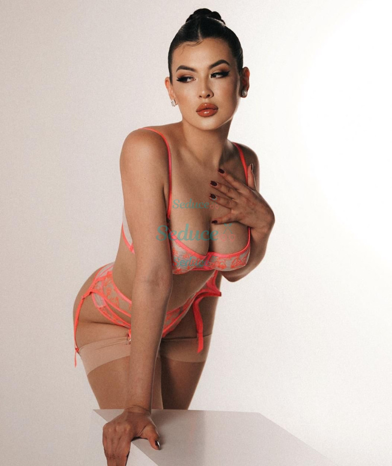 Photo escort girl Sahar: the best escort service
