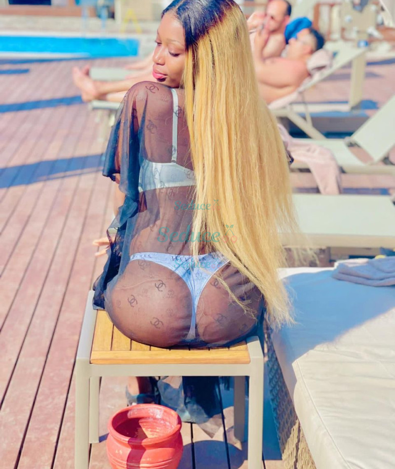 Photo escort girl Charlotte: the best escort service