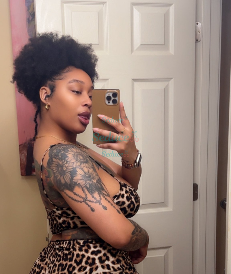 Photo escort girl GoddessLaura: the best escort service