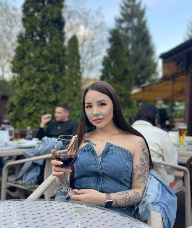 Photo escort girl Luna: the best escort service