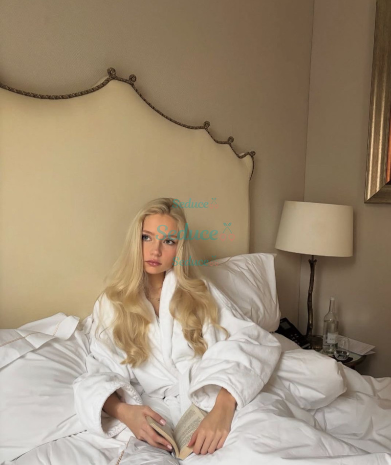 Photo escort girl Viola: the best escort service