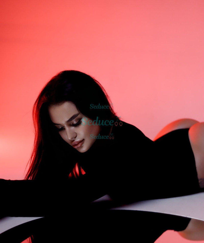 Photo escort girl Leyla: the best escort service