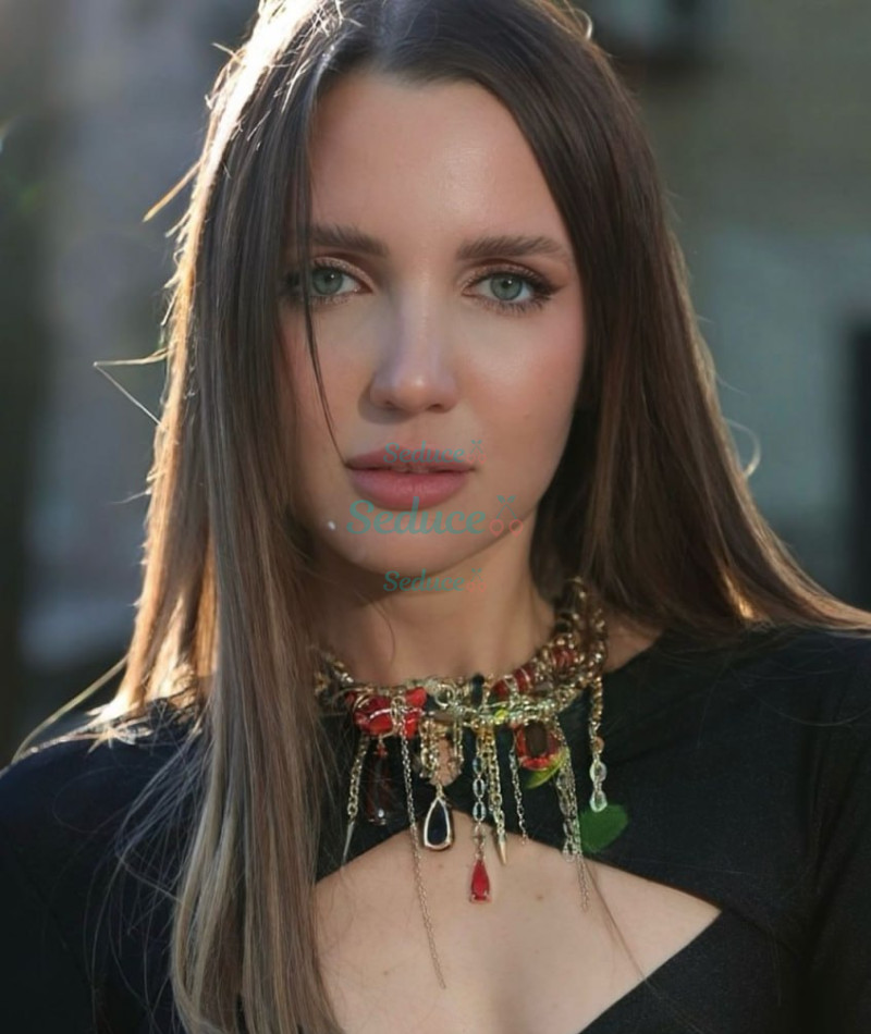 Photo escort girl Lavrin: the best escort service