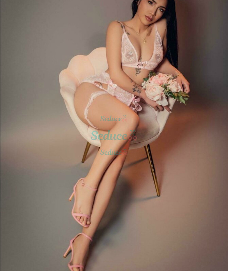 Photo escort girl Janelle: the best escort service