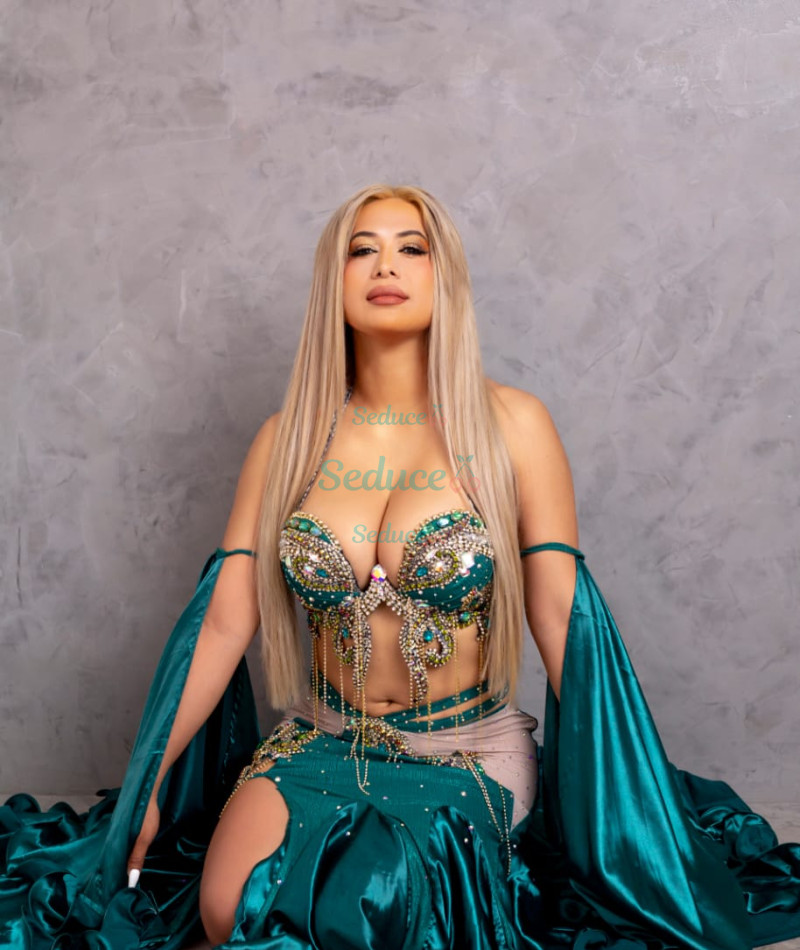 Photo escort girl Carolina: the best escort service