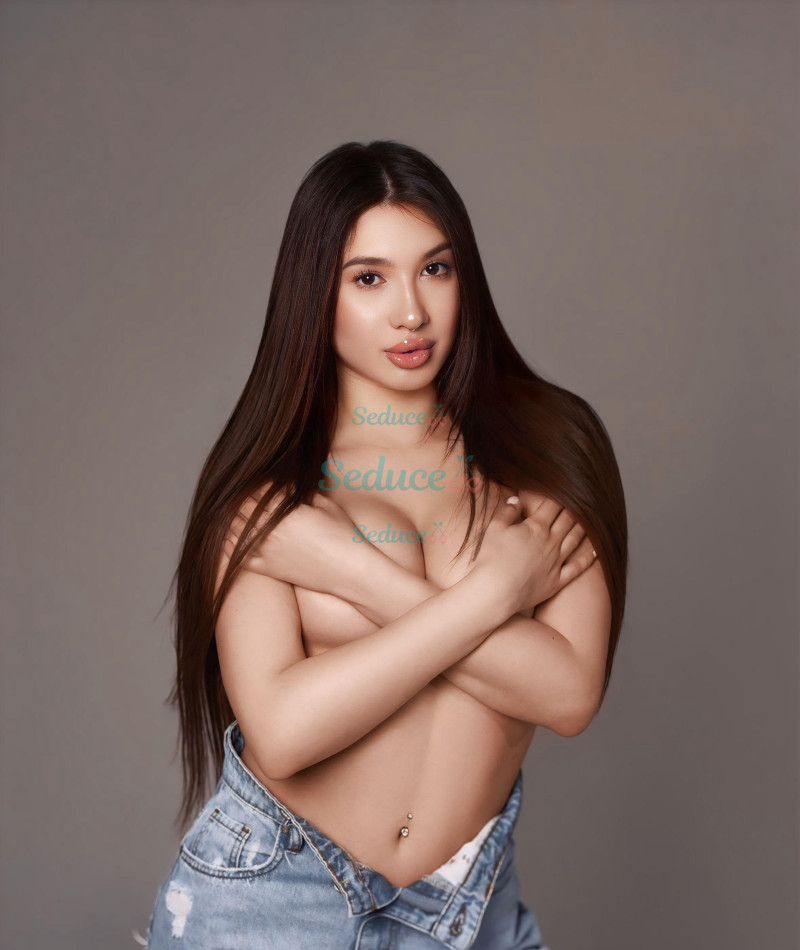 Photo escort girl CASSIE MIR: the best escort service