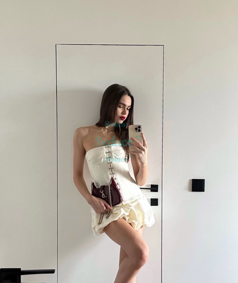 Photo escort girl ALMINA: the best escort service