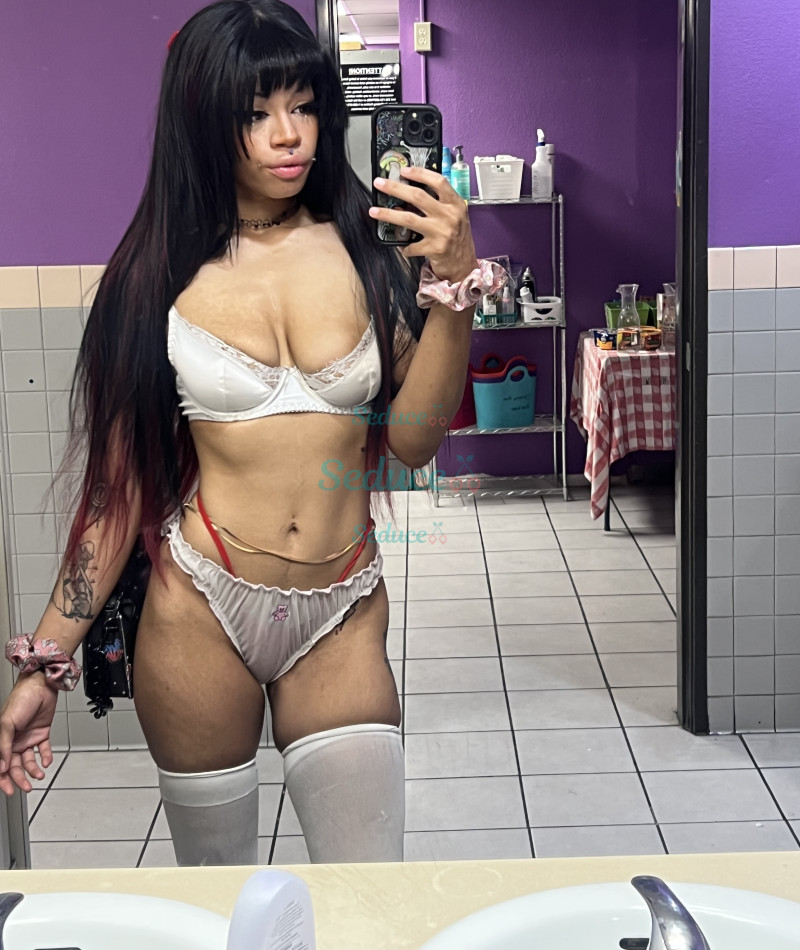 Photo escort girl Lyra: the best escort service